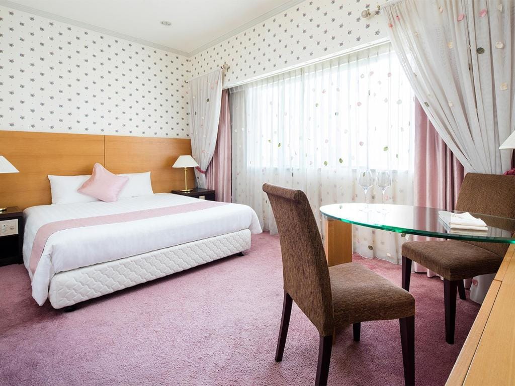 Hotel Francs — 2