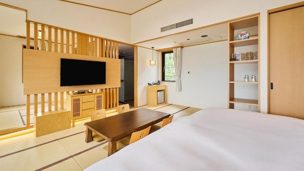 Kumonoue Fuji Hotel Deluxe room - Mt Fuji view with open-air bath — 5