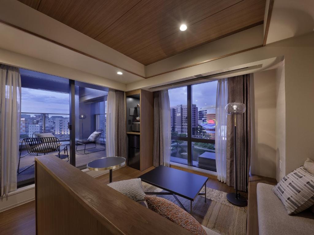 Band Hotel Hakata — 1