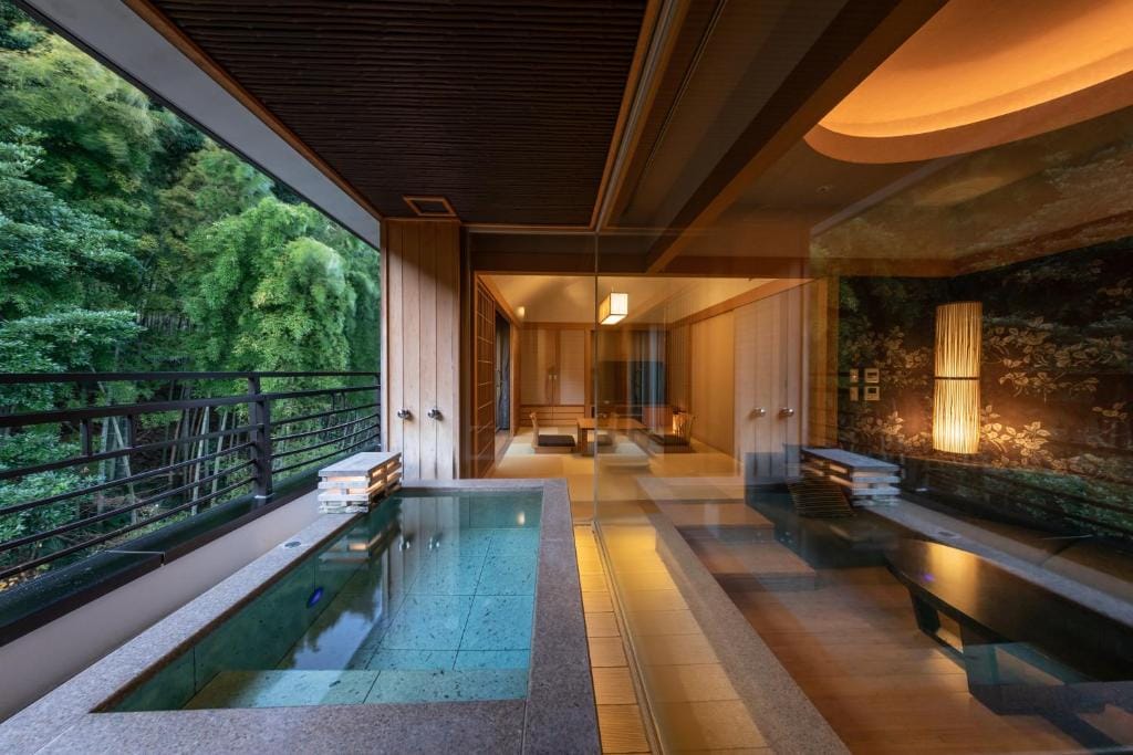 Hakone Kamon — 3