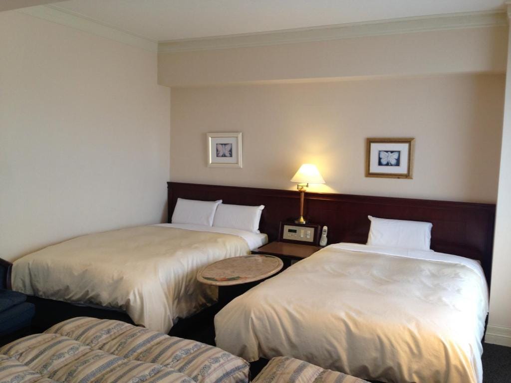 Creston Hotel — 1