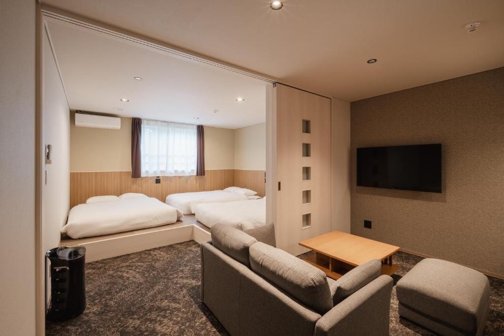 Hotel SHUTEC — 2