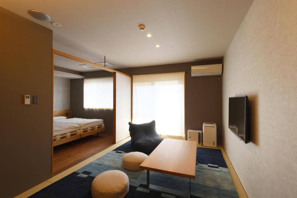 Neon Hotel - Luxury Sleep Retreat - — 3