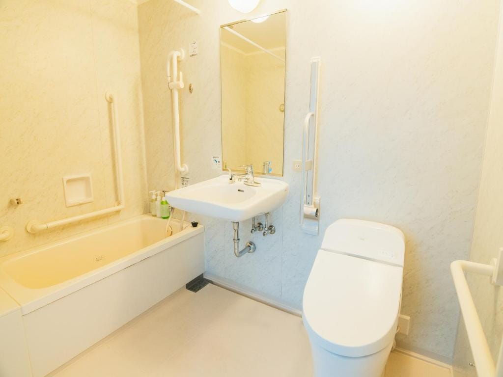 Quintessa Hotel Kokura Comic & Books — 3