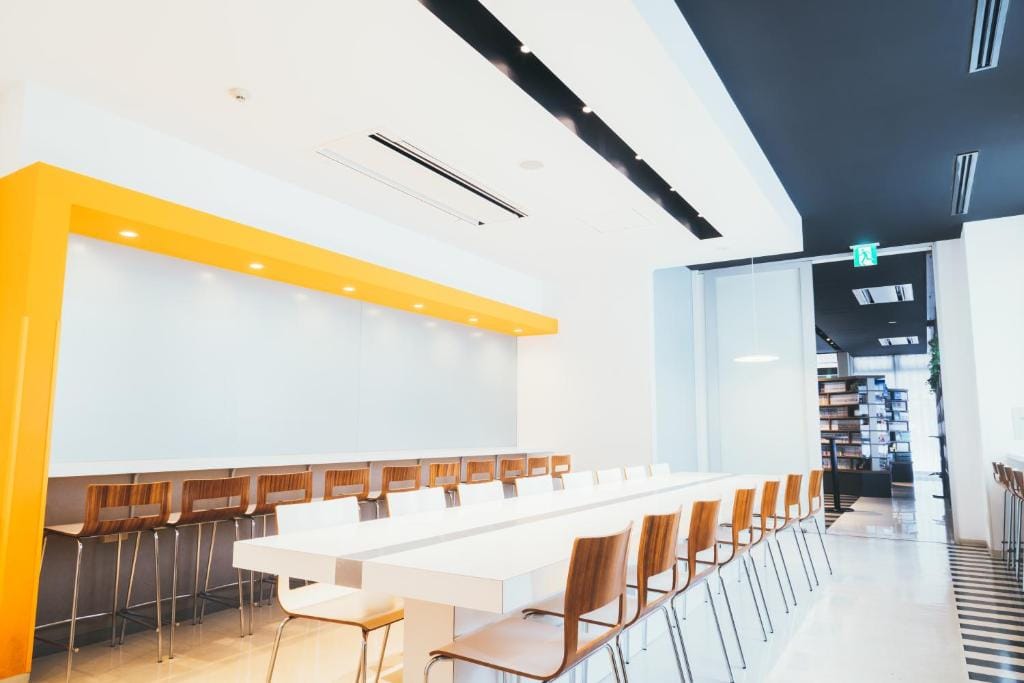 Quintessa Hotel Kokura Comic & Books — 4
