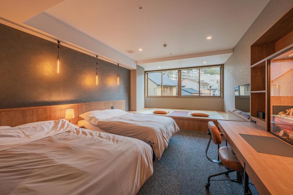 HOTEL ALGO — 1