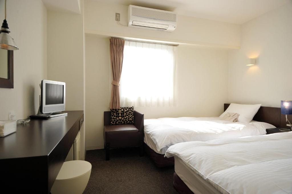 7 Days Hotel Plus — 2