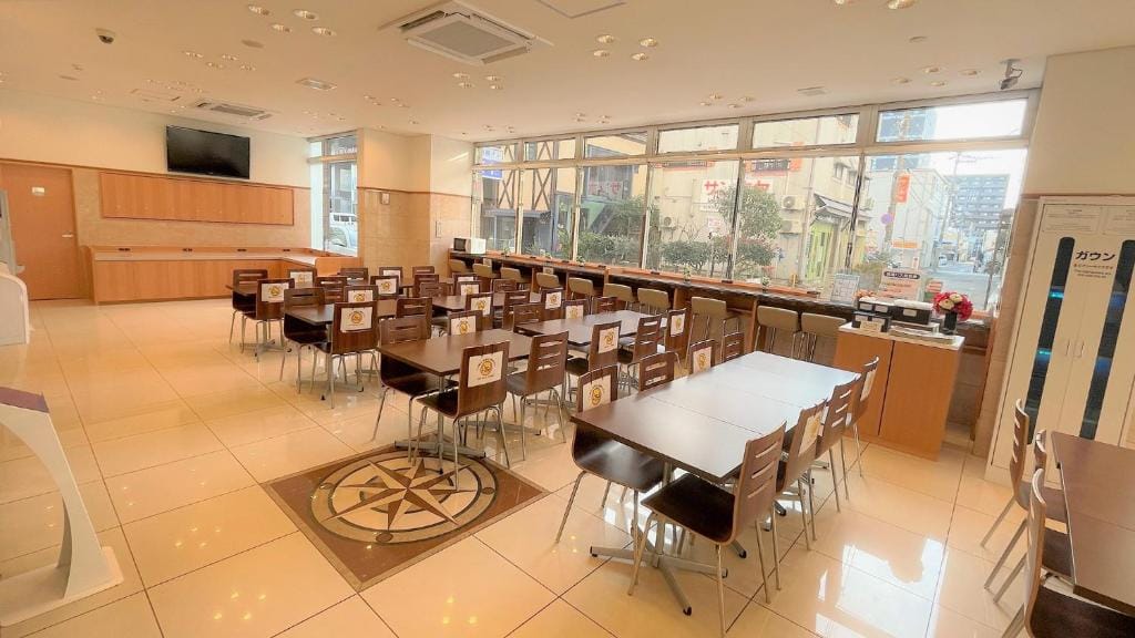 Toyoko Inn Okayama eki Nishi guchi Hiroba — 3