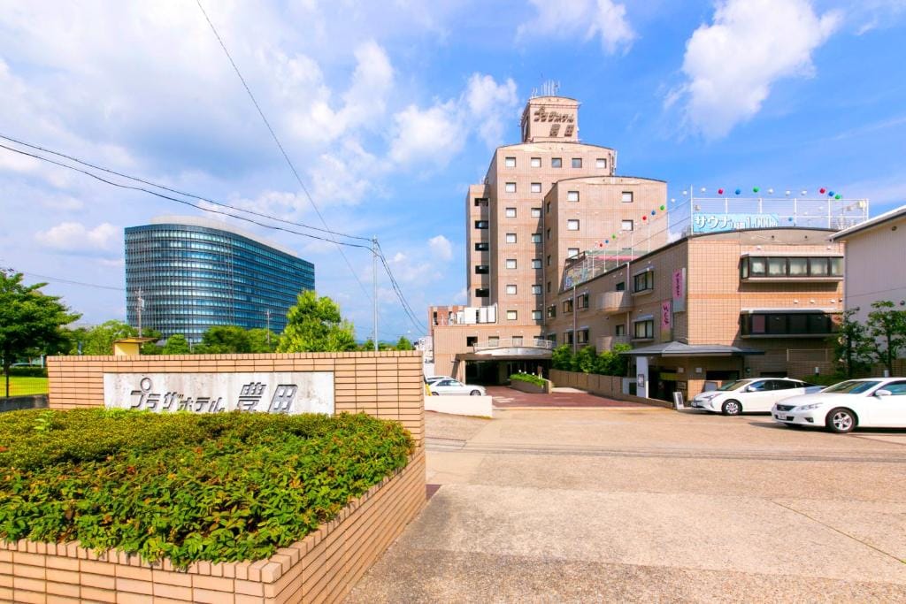 Plaza Hotel Toyota — 1