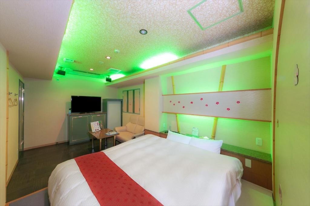 Hotel TO — 4