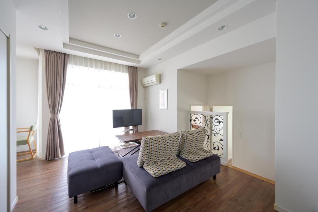 WoodHigh ROOMS — 2